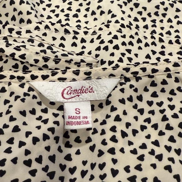 Candie's Black and White Sleeveless Wrap Blouse - Picture 3 of 3